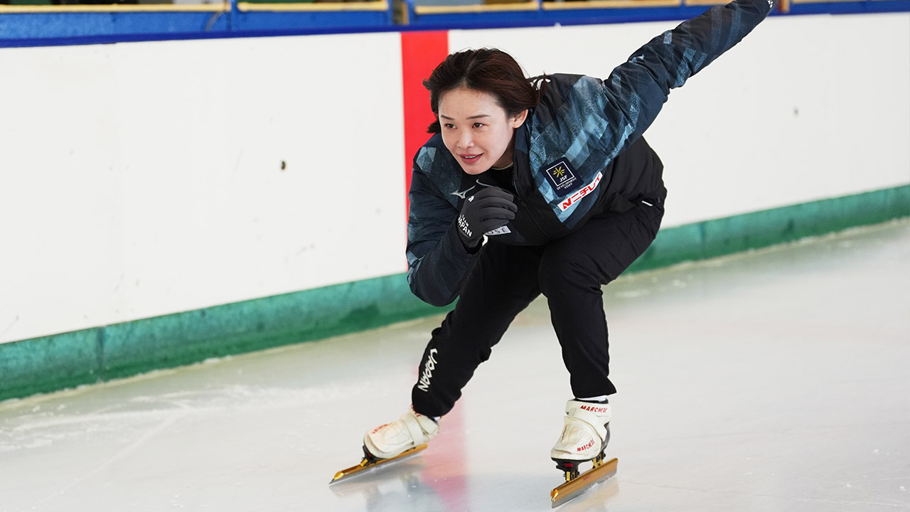 特別講師の郷亜里砂さん